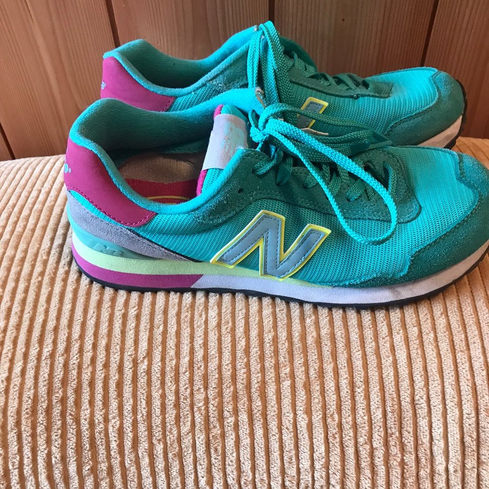 New Balance sneakers in turquoise